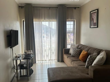 2 Bedroom Flat & Apartment