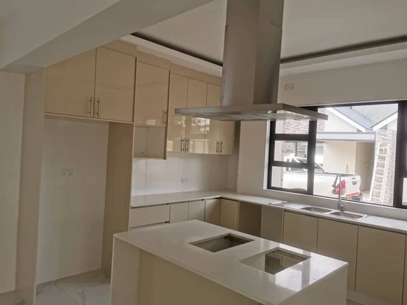 3 Bedroom Flat & Apartment