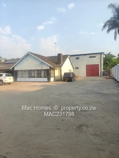 Eastlea Warehouse with Red Gate — 1,411m² land