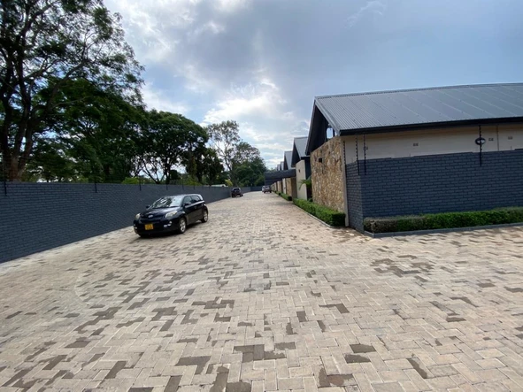 4 Bedroom Flat & Apartment