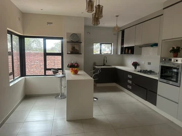 4 Bedroom Flat & Apartment