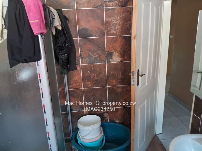 Mabvazuva Ruwa 4 bedroomed house for sale 