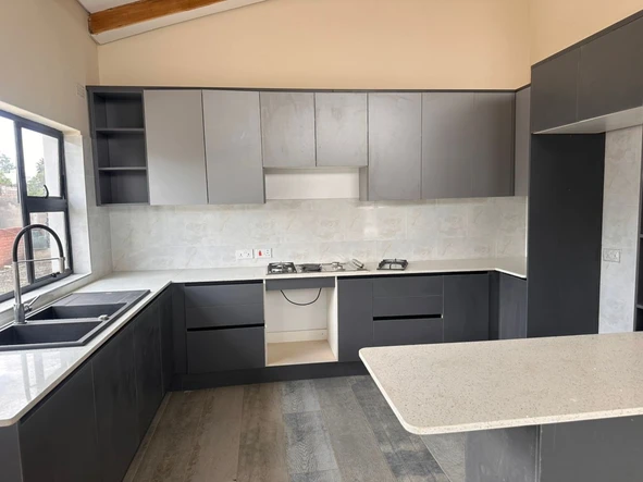 4 Bedroom Flat & Apartment