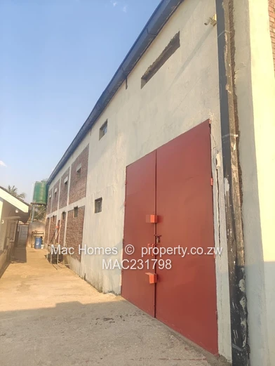 Eastlea Warehouse with Red Gate — 1,411m² land