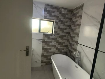 4 Bedroom Flat & Apartment