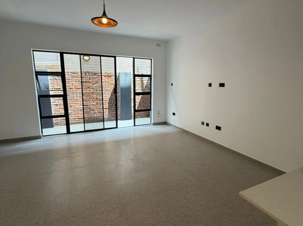 2 Bedroom Flat & Apartment