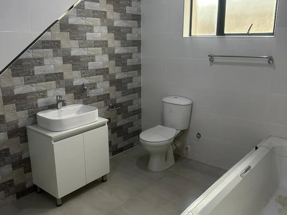 4 Bedroom Flat & Apartment