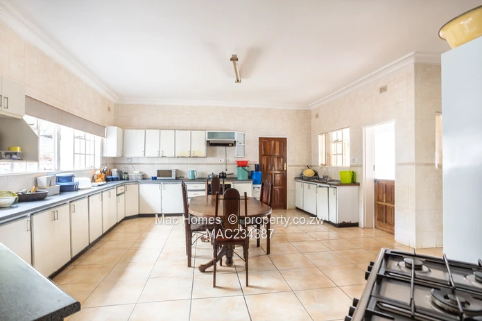 Borrowdale Mansion, Victor Darcy Close