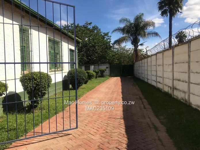 Townhouse/Commercial Property For Sale