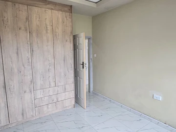 4 Bedroom Flat & Apartment