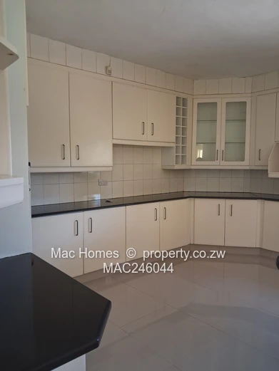 6 bedroom to rent in borrowdale west