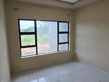 4 Bedroom Flat & Apartment