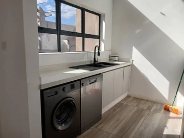 3 Bedroom Flat & Apartment