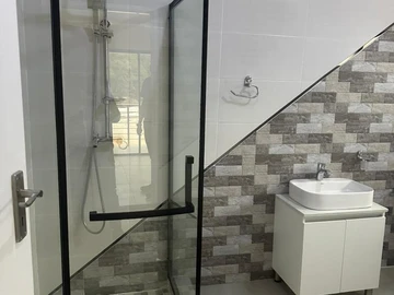 4 Bedroom Flat & Apartment