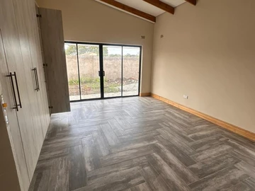 4 Bedroom Flat & Apartment