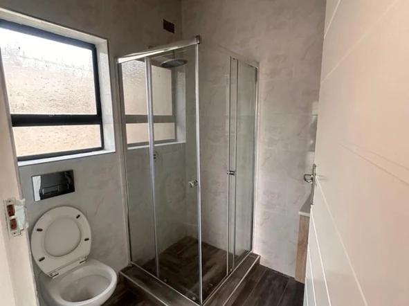 4 Bedroom Flat & Apartment