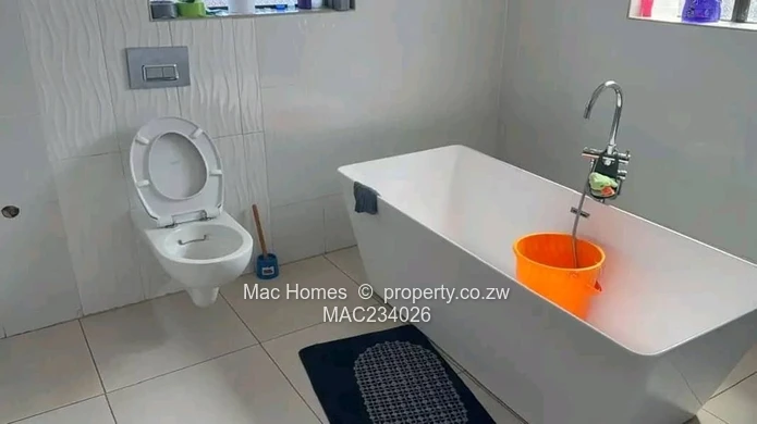 Morden 5 bedroomed house for sale in Westgate adylinn