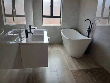 3 Bedroom Flat & Apartment