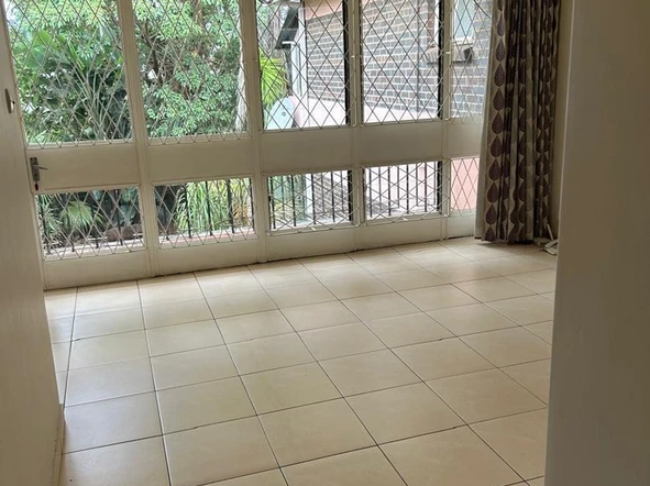 2 Bedroom Flat & Apartment