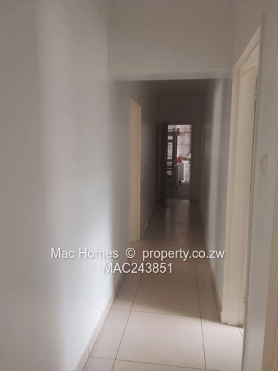 neat 4 bedroom to let in Tynwald north