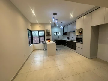 4 Bedroom Flat & Apartment