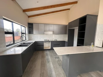 4 Bedroom Flat & Apartment