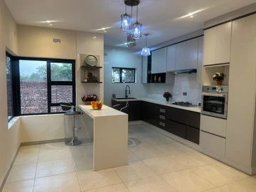 4 Bedroom Flat & Apartment