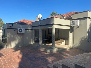 Helensvale House