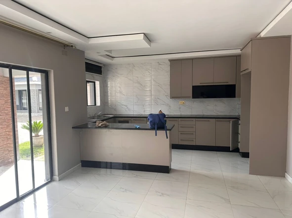 3 Bedroom Flat & Apartment