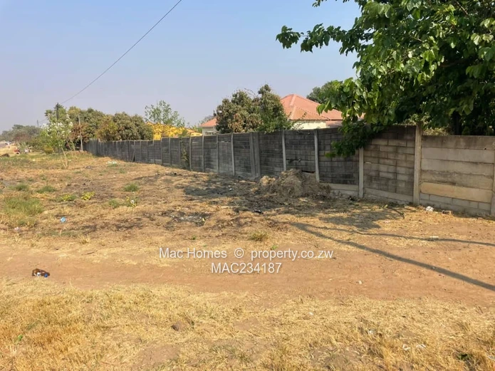 Spacious Property with Deeds & Cottage