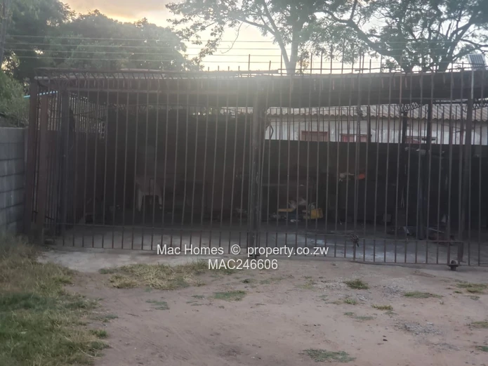 Commercial Property for Sale in Greendale Behind Bhola Msasa