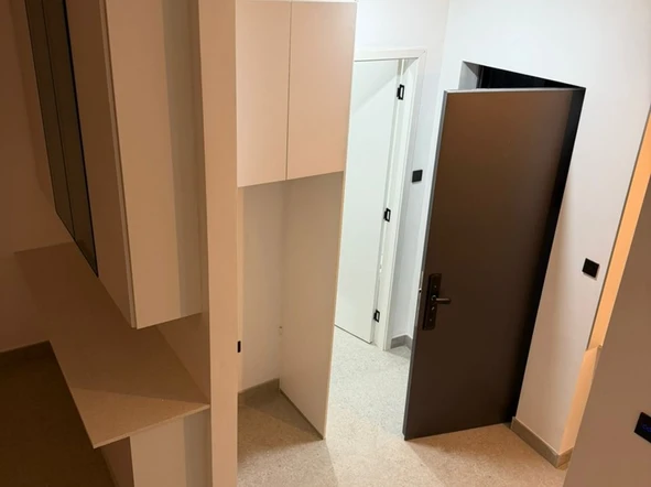 2 Bedroom Flat & Apartment