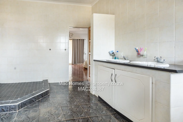 Borrowdale Mansion, Victor Darcy Close